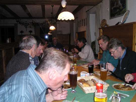 ../Images/Stammtisch mit Geburtstagfeier 001.jpg